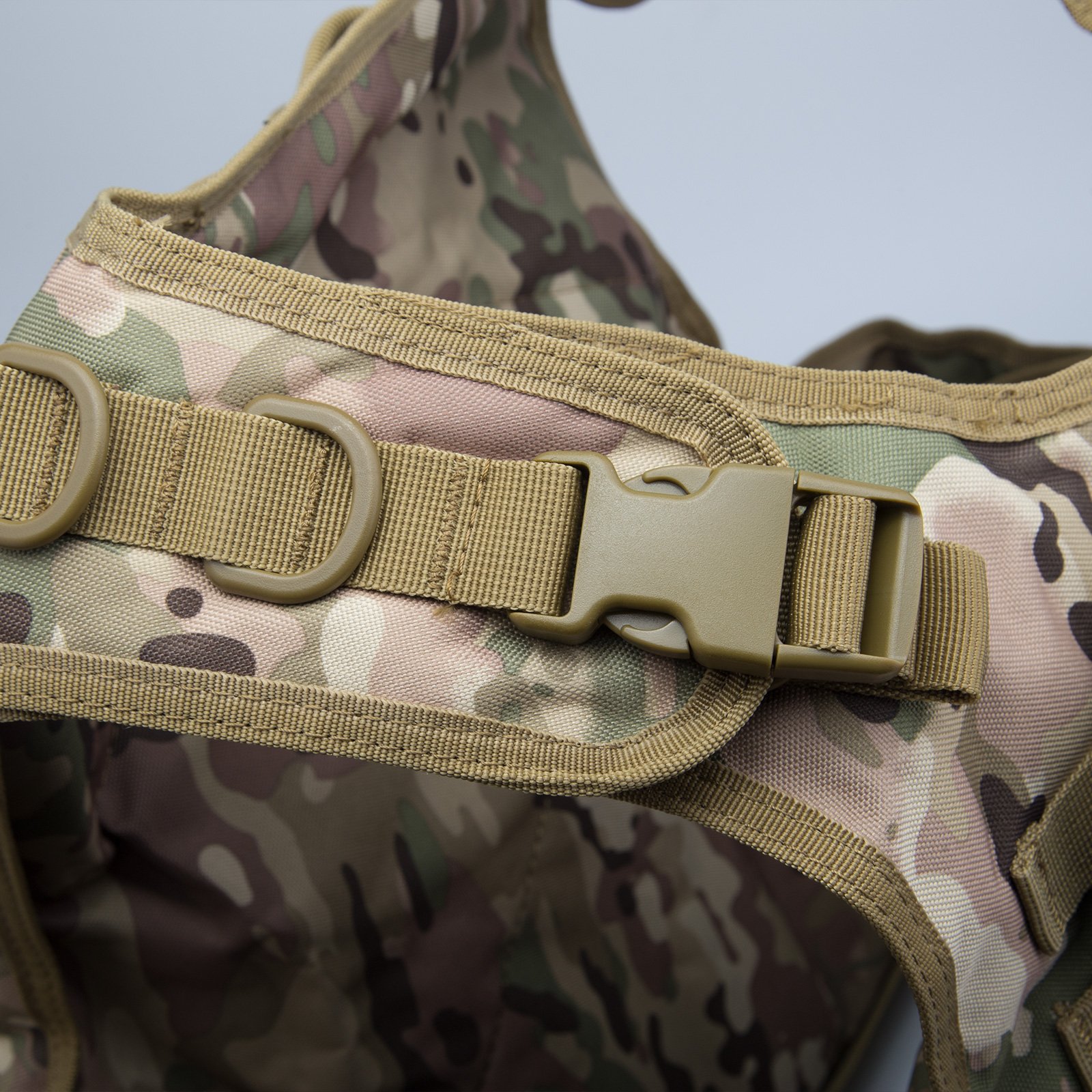 Amphibious Outdoor Tactical Vest with MOLLE Expansion System - Image 14