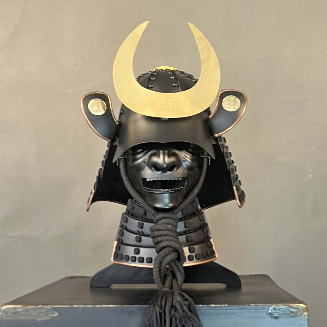 Japanese Antique Samurai Wearable Armor Helmet Display Prop - Image 10